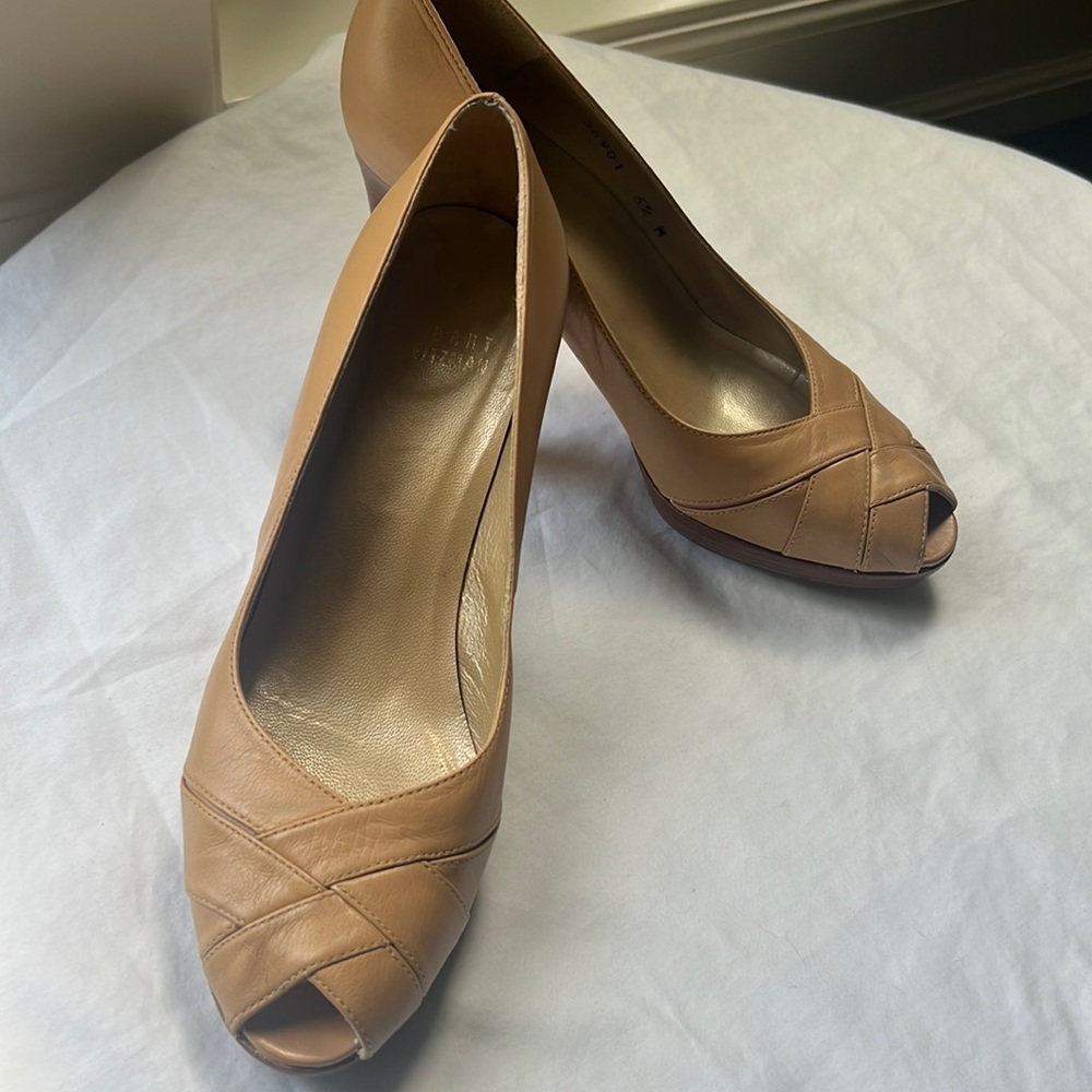 Stuart Weitzman beige tan neutral peep toe pump stacked heel size 6.5